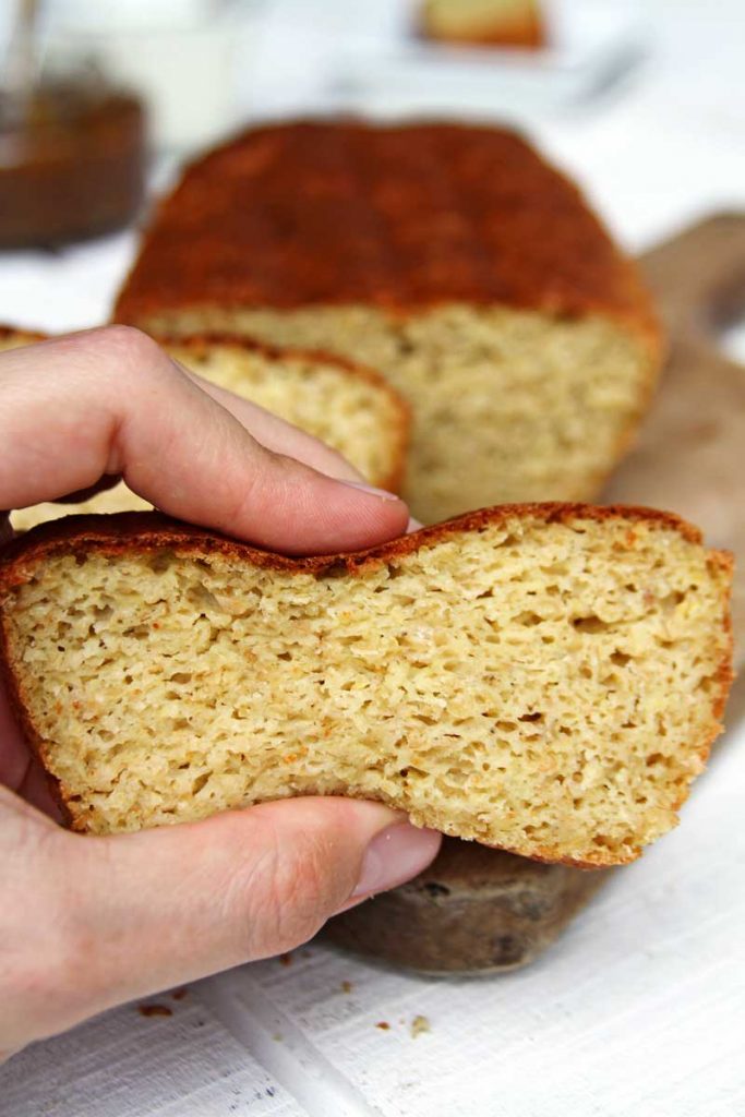 Pão sem glúten e sem lactose feito à base de grão de bico cozido que fica com uma textura igual ao pão caseiro da vovó!