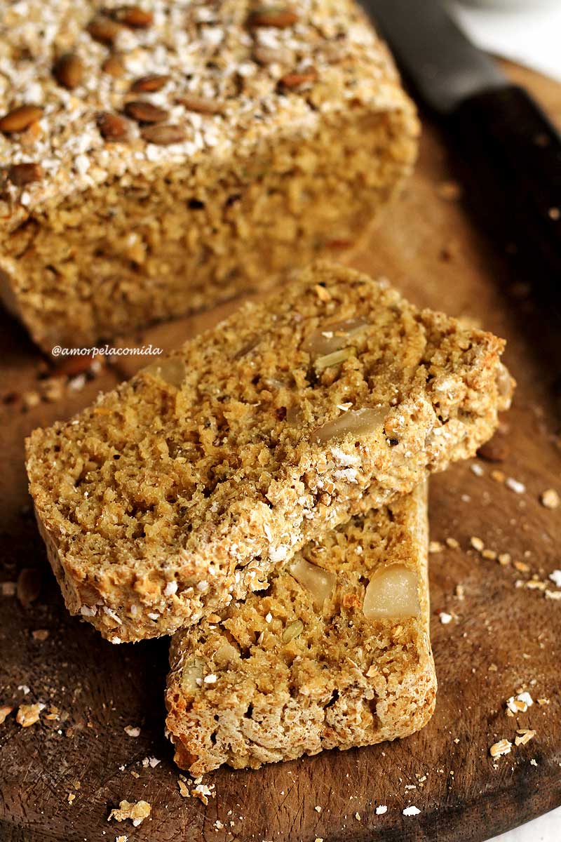 Receita de Pão de Aveia integral sem farinha de trigo que fica flexível e é muito rápido de preparar!